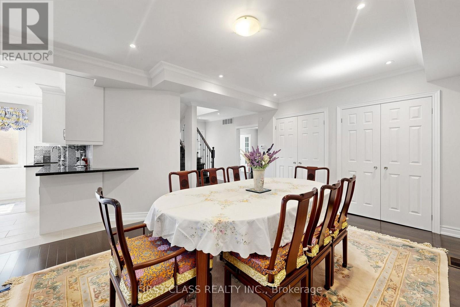 18 YONGE BOULEVARD - Image 11