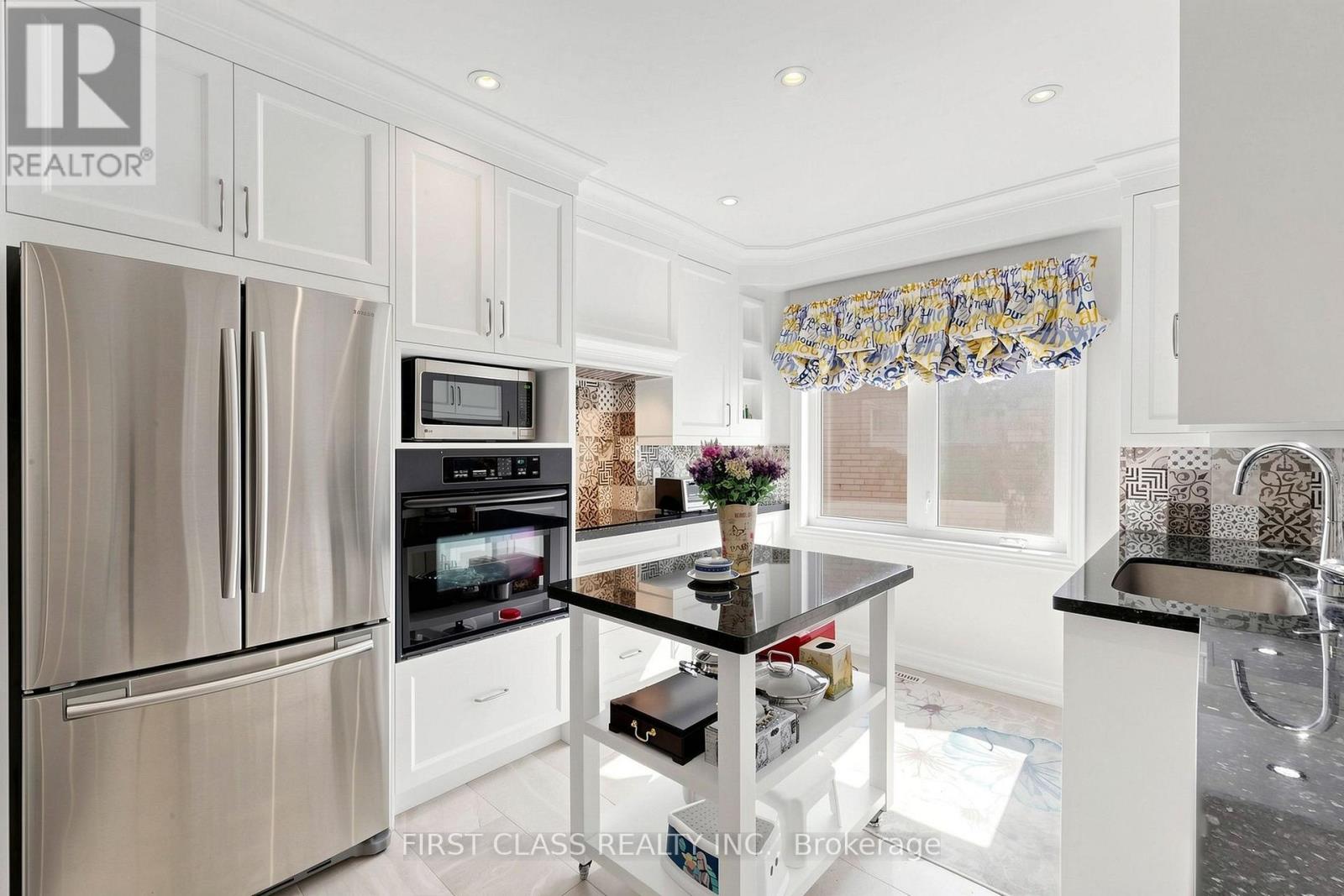 18 YONGE BOULEVARD - Image 15