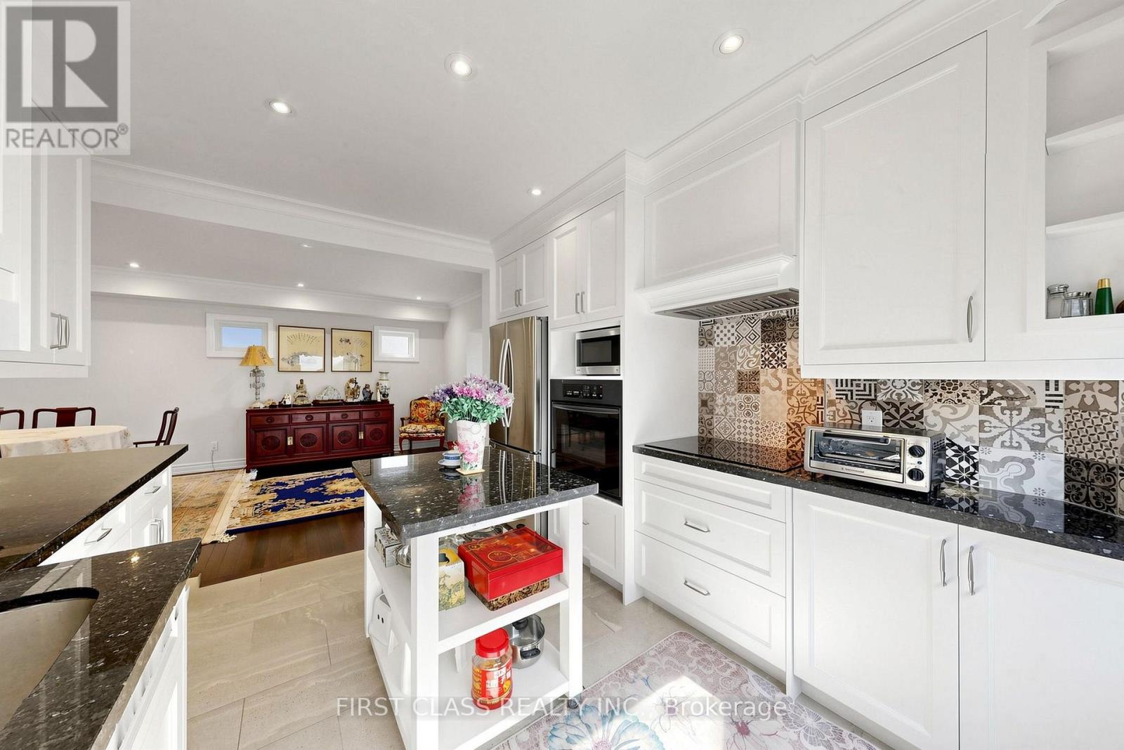 18 YONGE BOULEVARD - Image 16