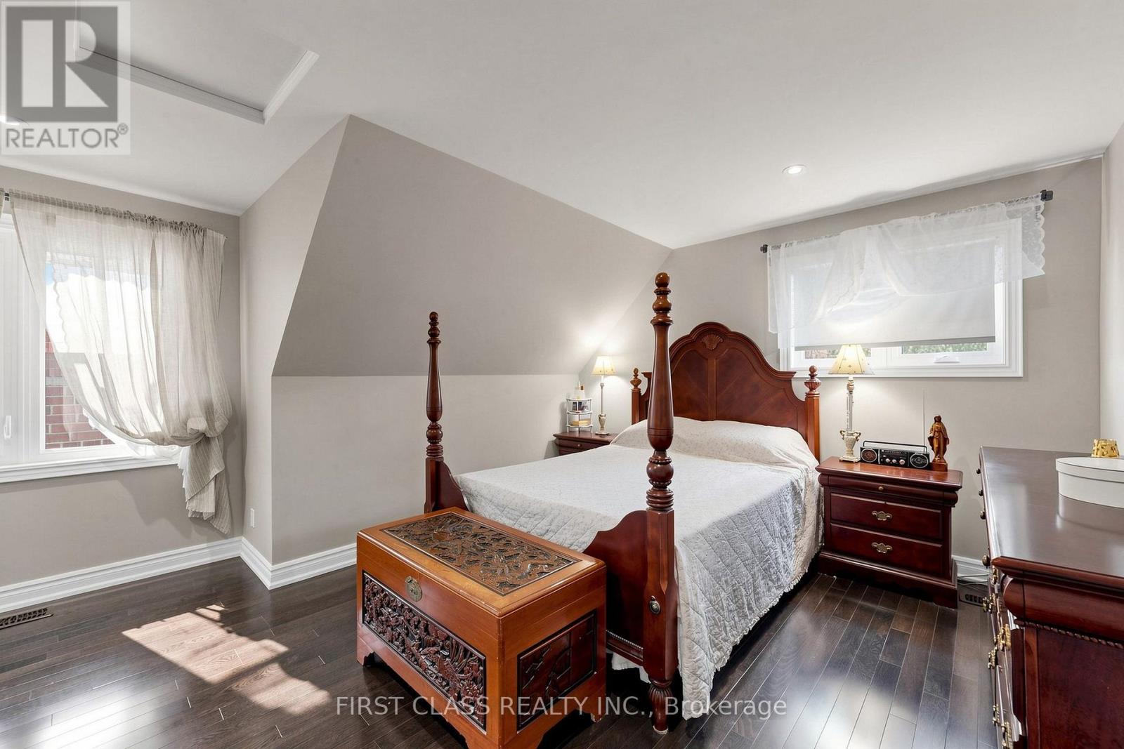 18 YONGE BOULEVARD - Image 23