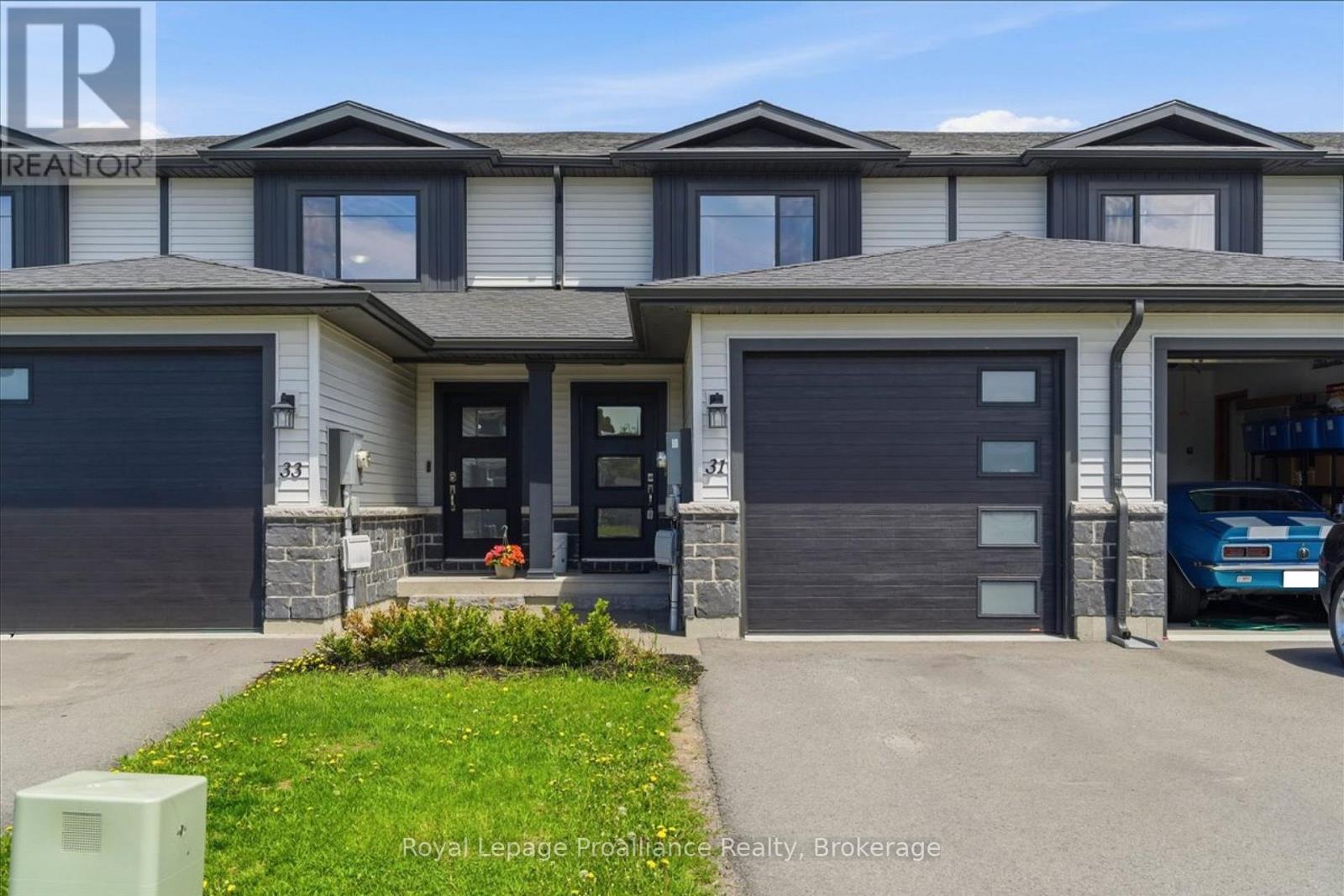 31 DEWAL PLACE - 1