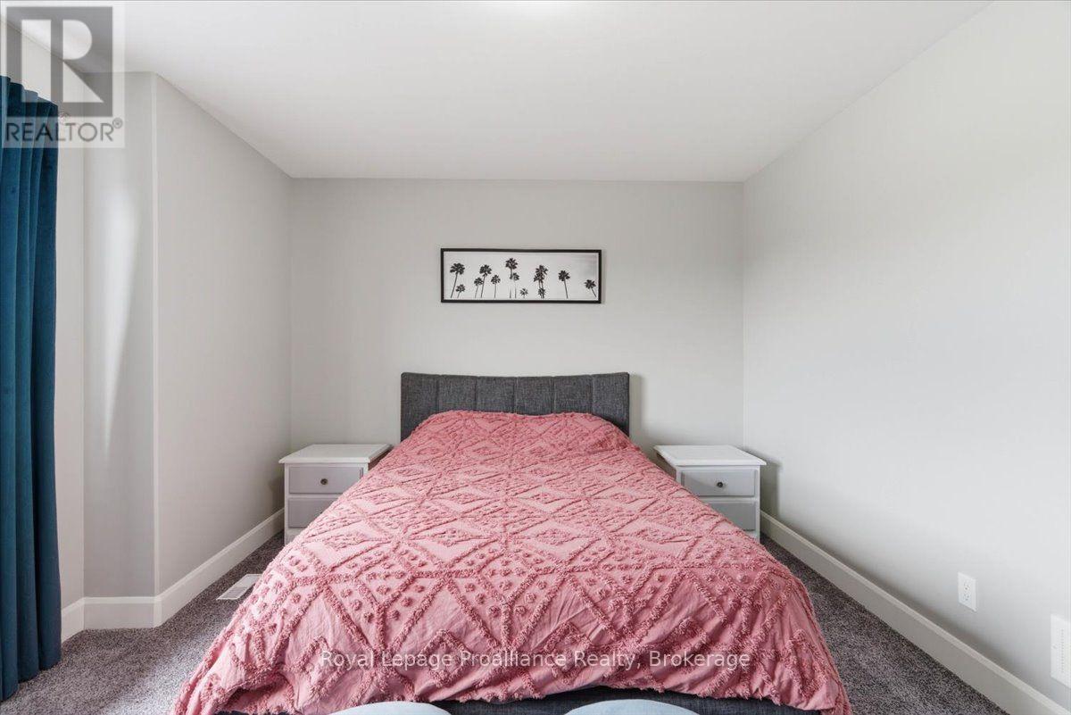 31 DEWAL PLACE - 34