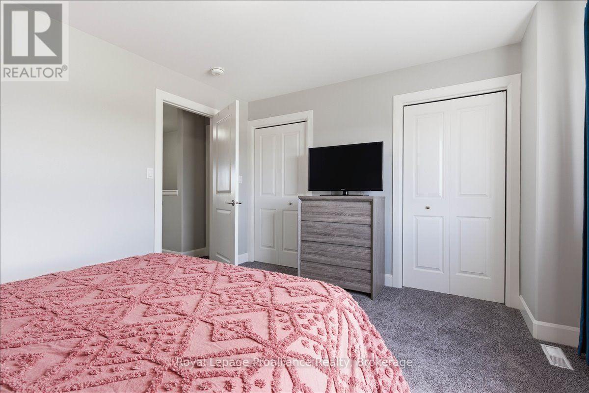 31 DEWAL PLACE - 35