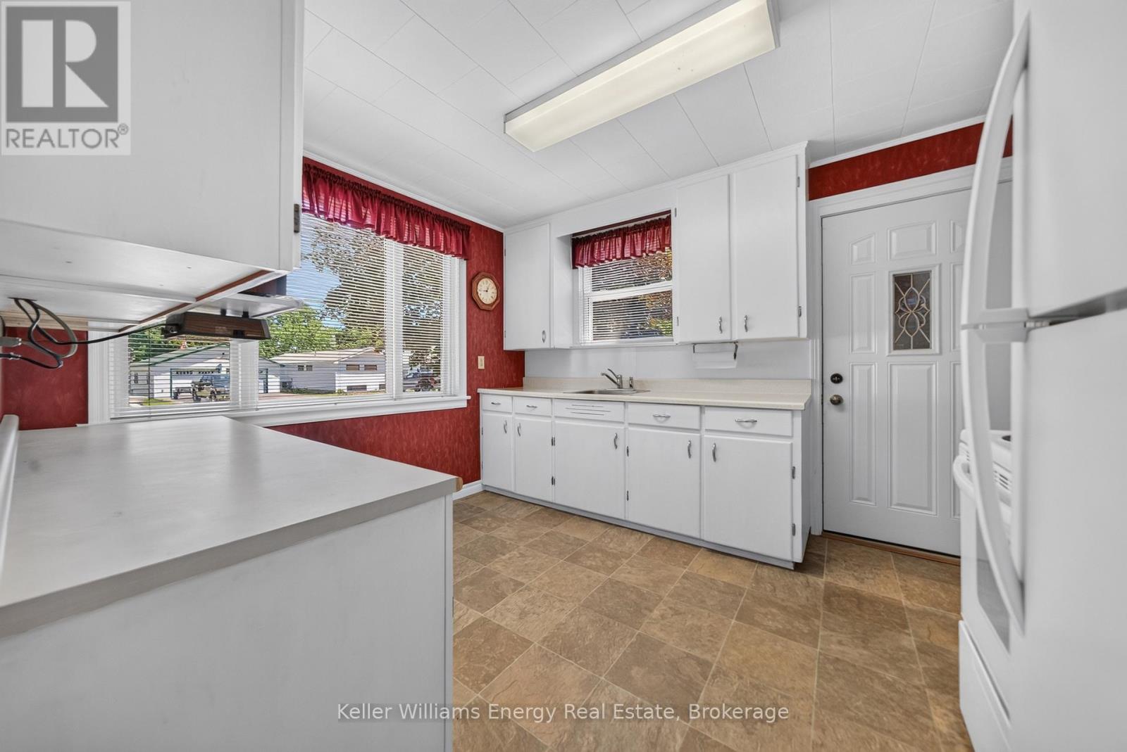 7 MAPLE AVENUE - 18