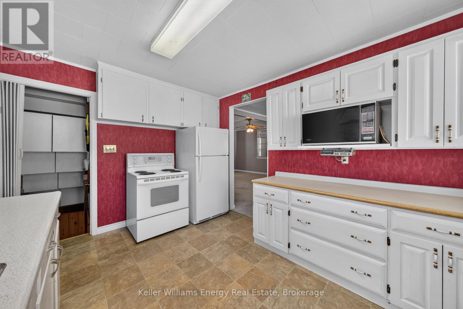 7 MAPLE AVENUE - 21