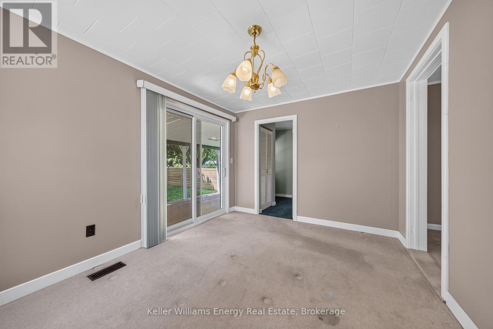 7 MAPLE AVENUE - 33