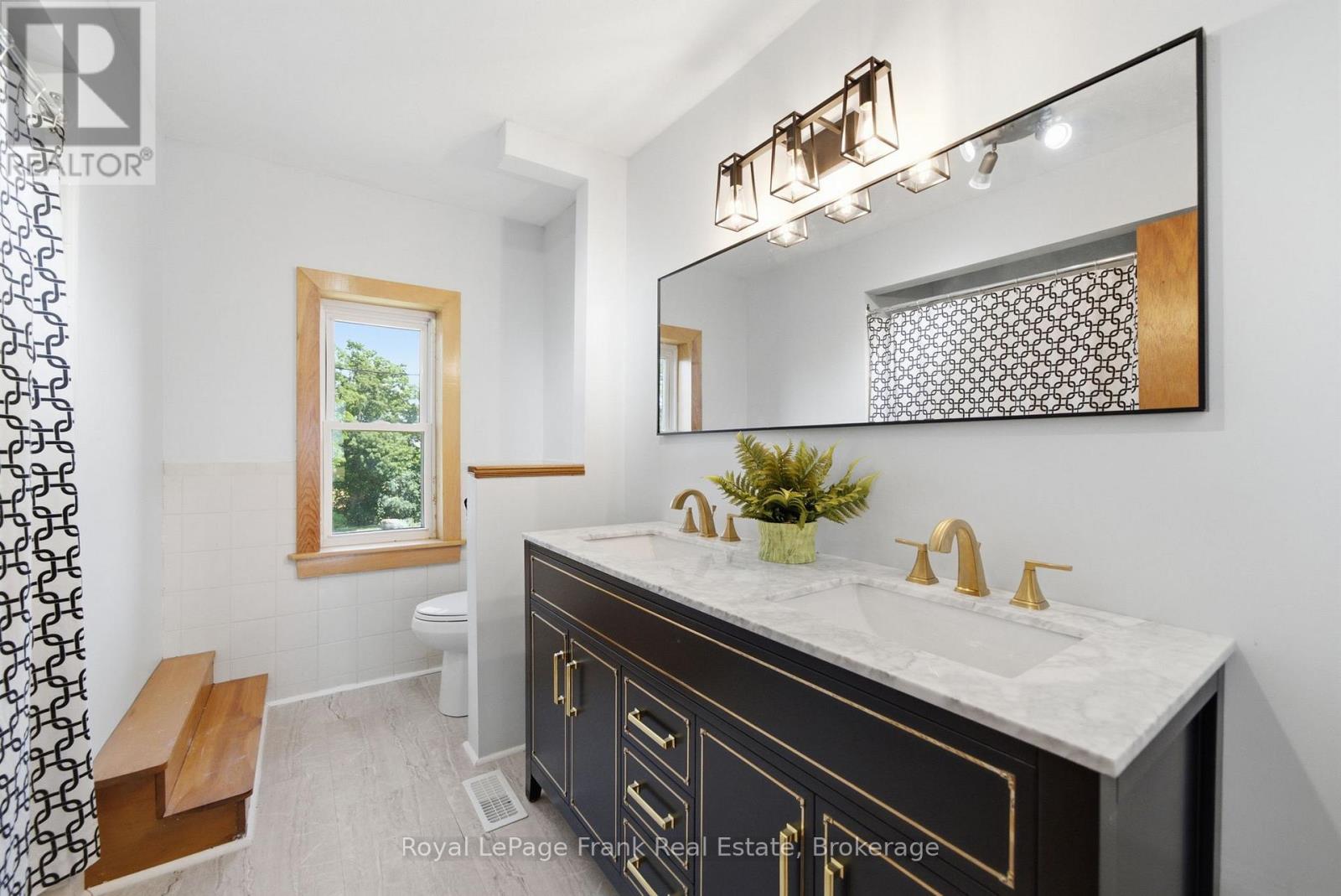 220 LINDEN VALLEY ROAD - 26