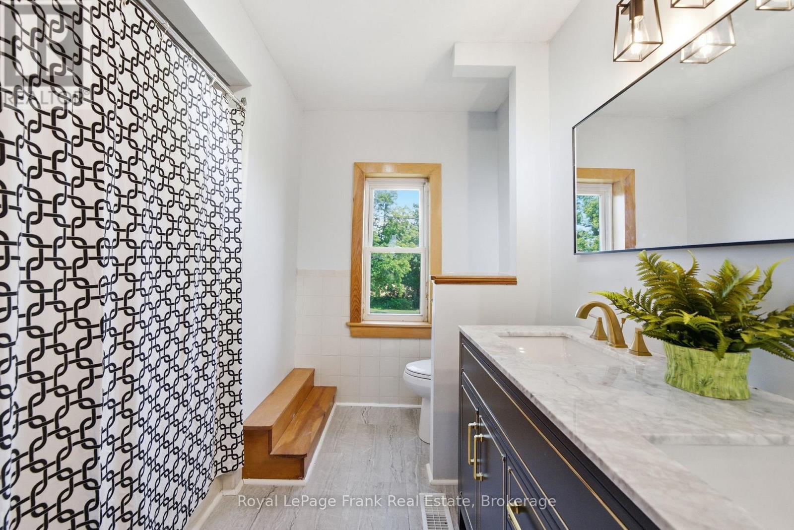 220 LINDEN VALLEY ROAD - 27