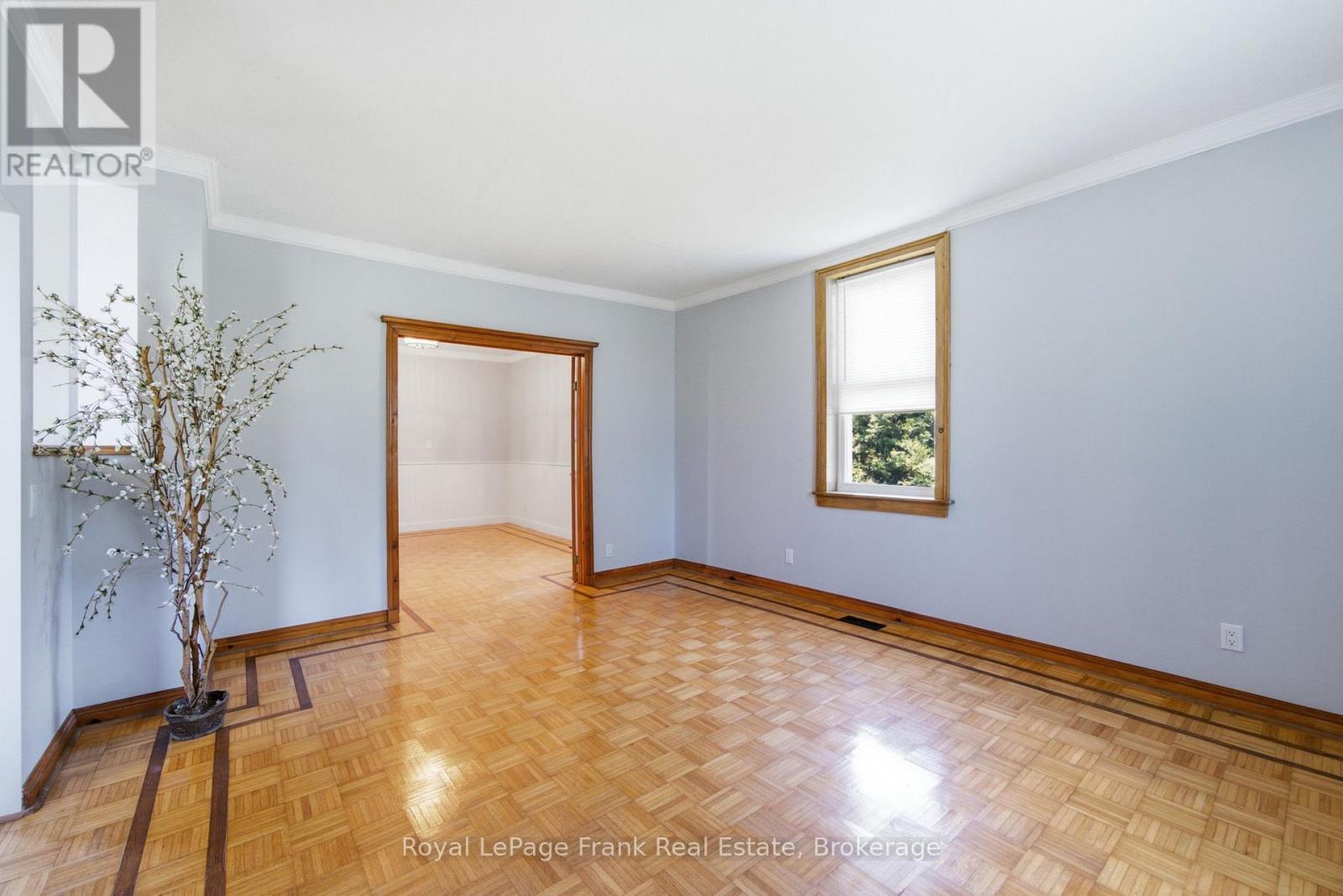 220 LINDEN VALLEY ROAD - 4