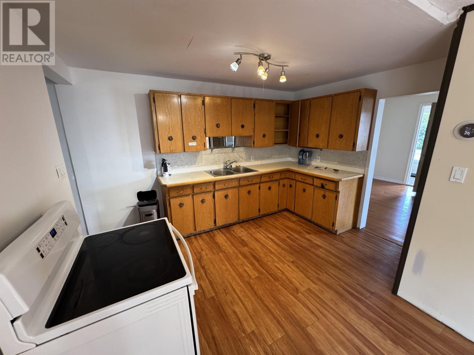 474 Mary St. E. - 5