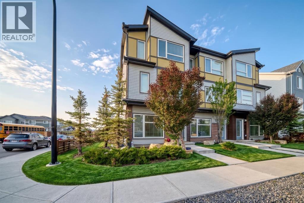107 Lucas Boulevard NW - 1