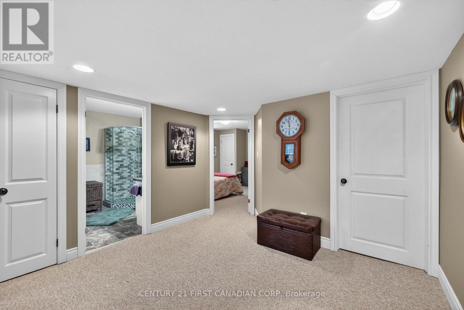 #9 181 SKYLINE AVENUE - 25
