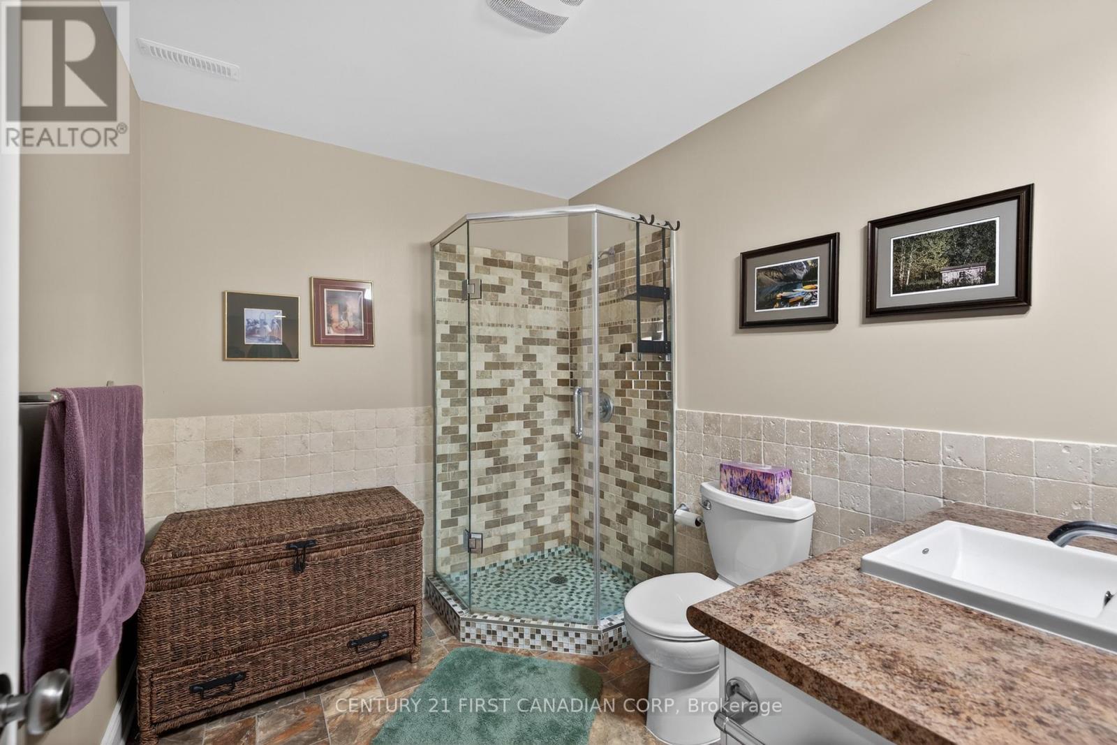 #9 181 SKYLINE AVENUE - 27