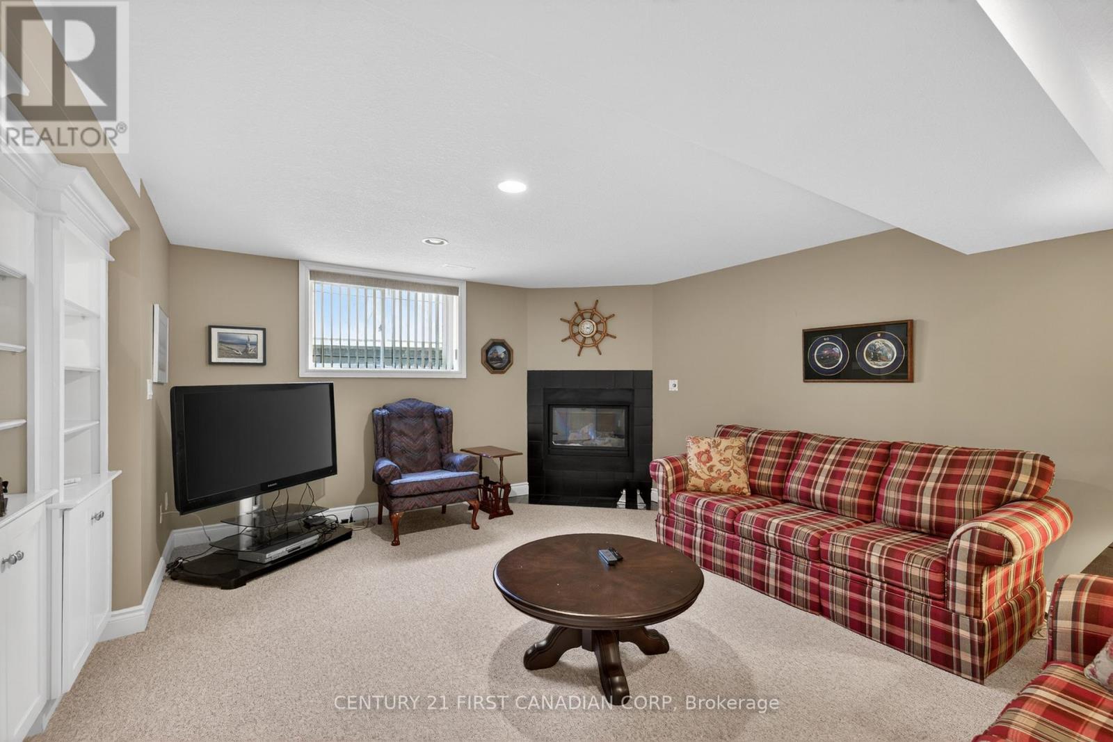 #9 181 SKYLINE AVENUE - 30