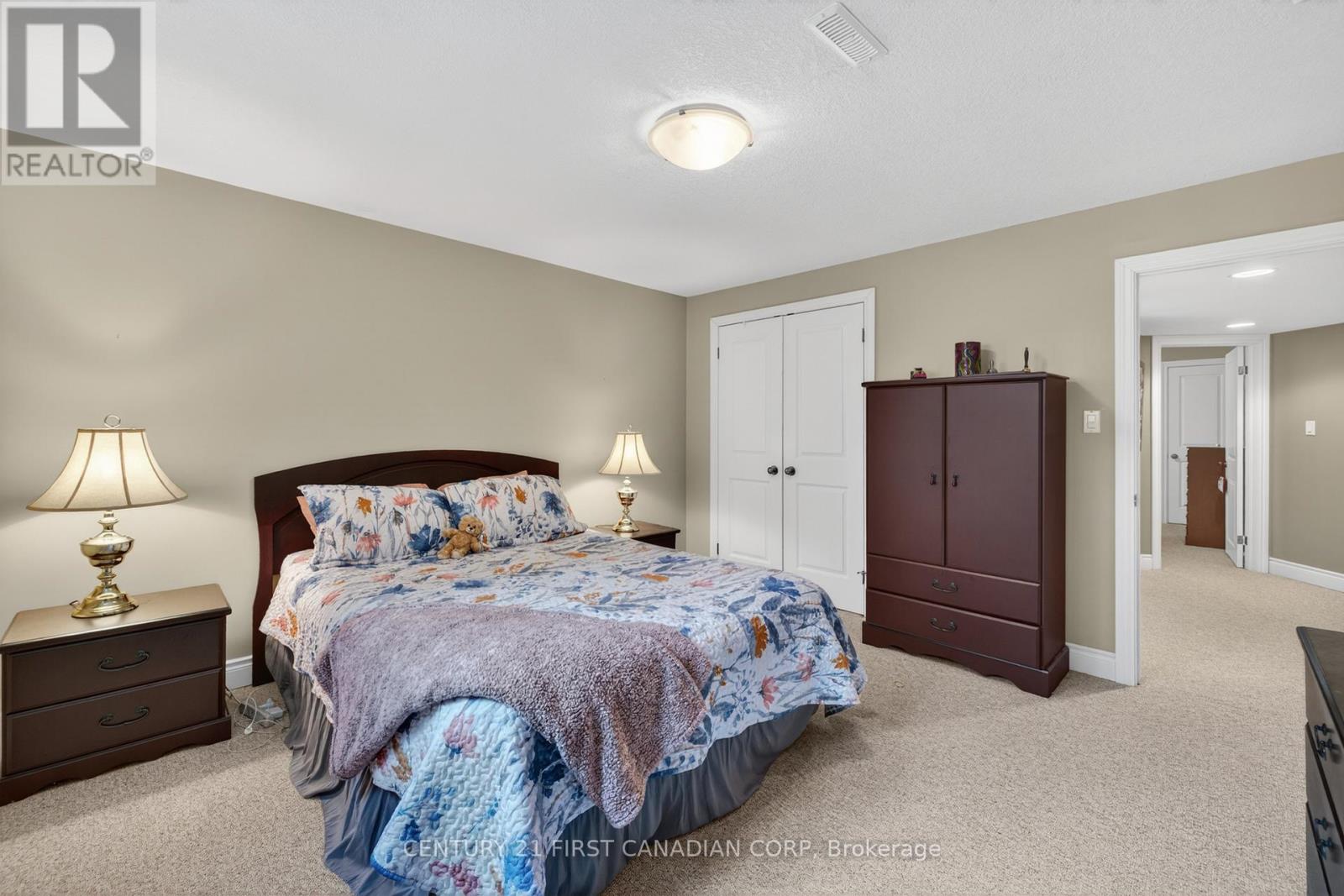 #9 181 SKYLINE AVENUE - 33