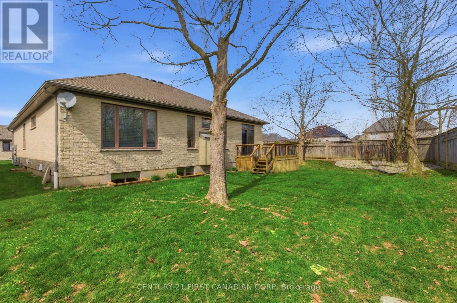 #9 181 SKYLINE AVENUE - 36