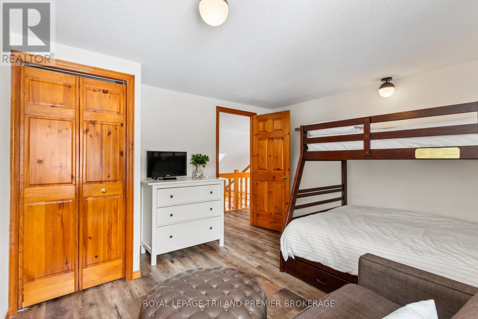 9936 ONTARIO STREET - 34