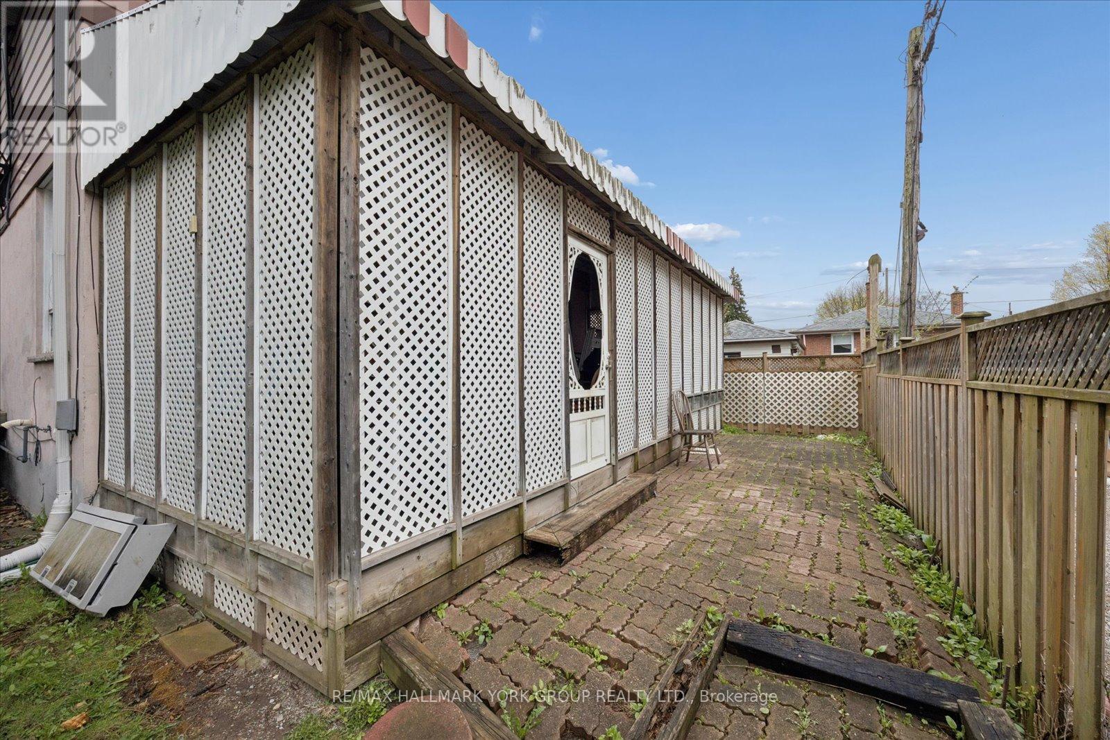 226 CROMWELL AVENUE - 9