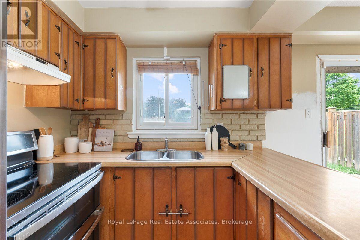 19 HARRISON COURT - 15