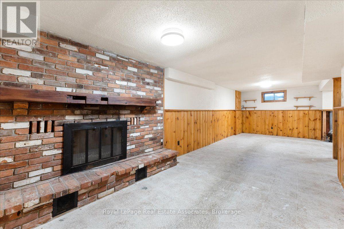 19 HARRISON COURT - 31