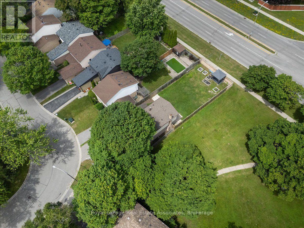 19 HARRISON COURT - 33