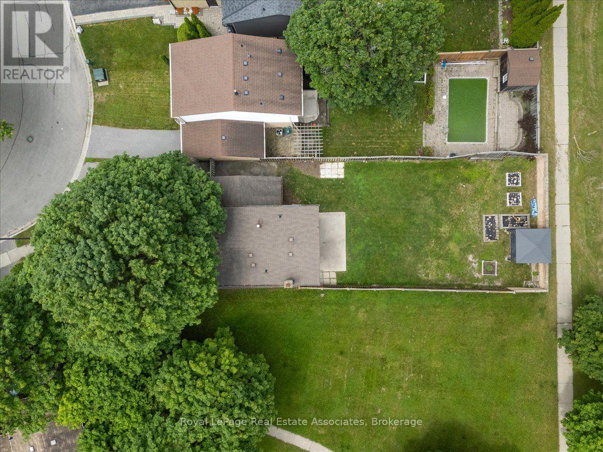 19 HARRISON COURT - 34