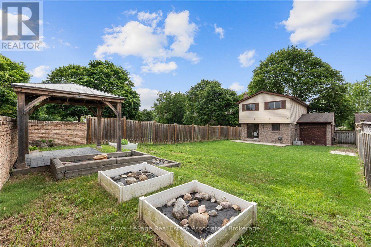 19 HARRISON COURT - 36