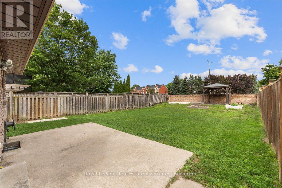 19 HARRISON COURT - 39