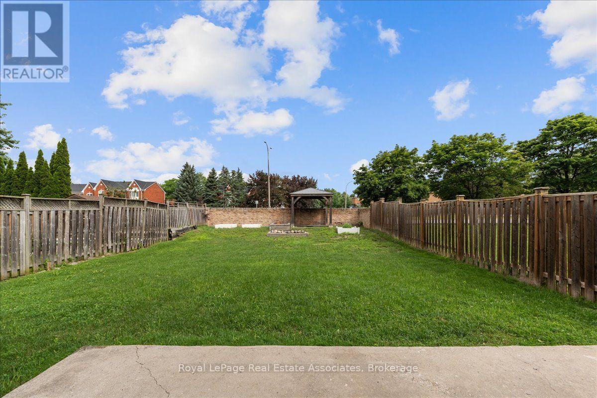 19 HARRISON COURT - 40