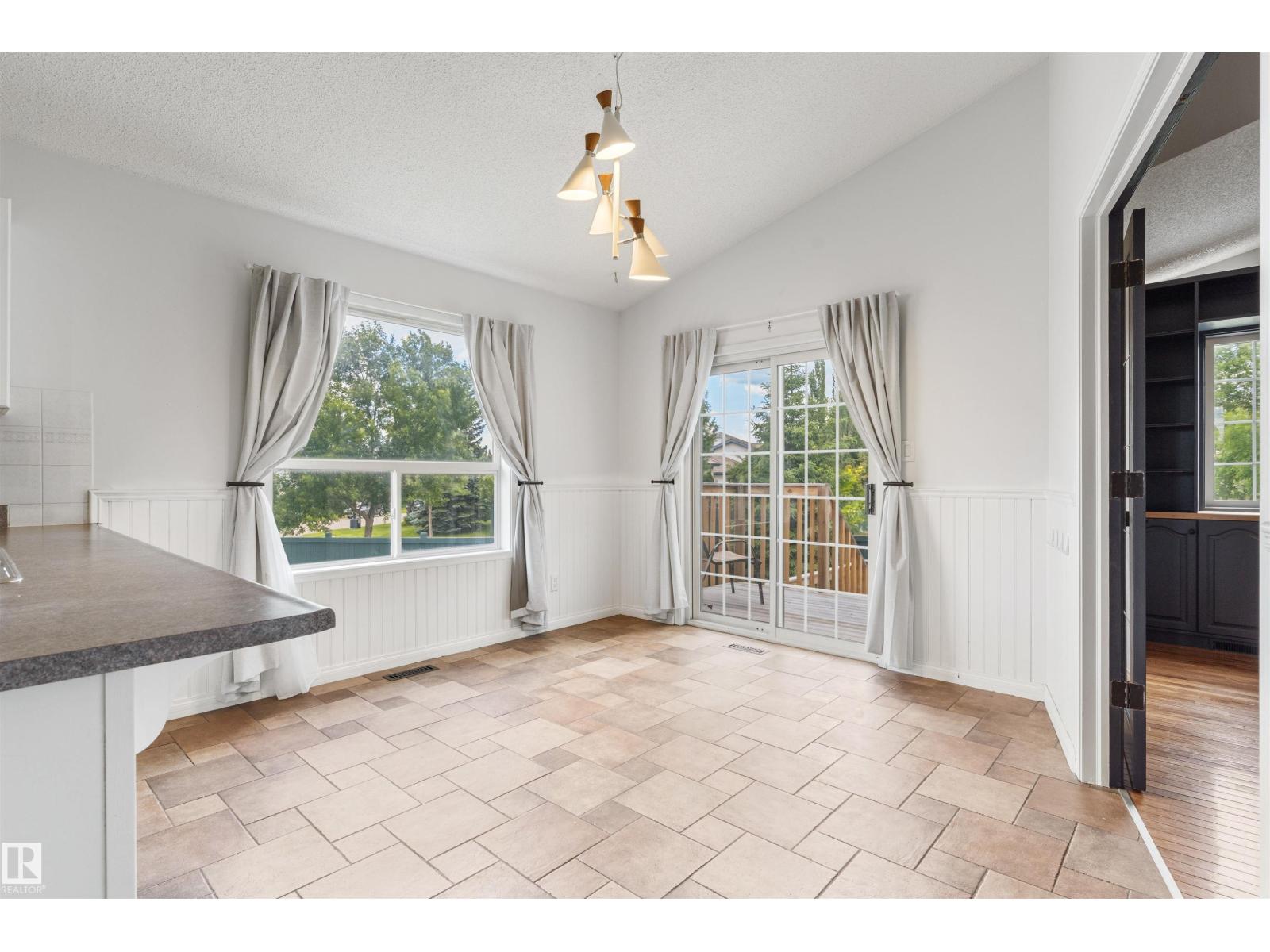 421 BLACKBURN DR E SW - 13