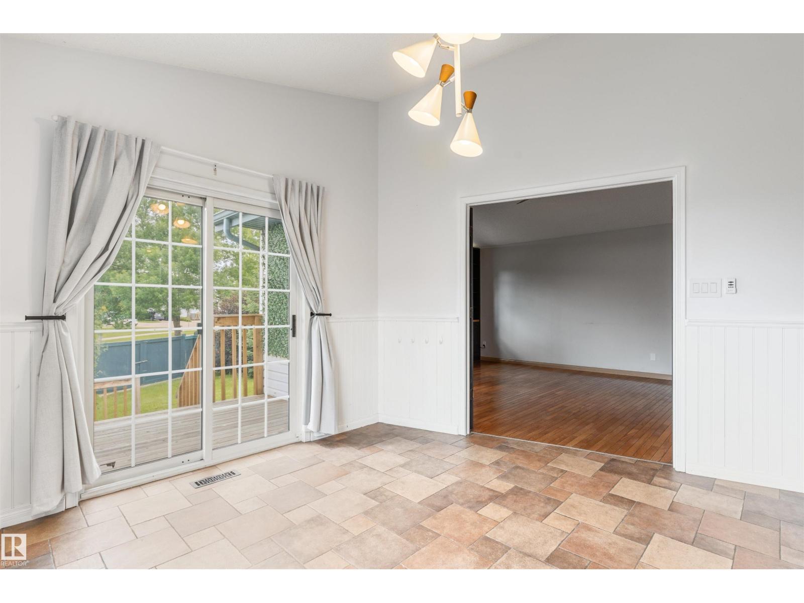 421 BLACKBURN DR E SW - 14