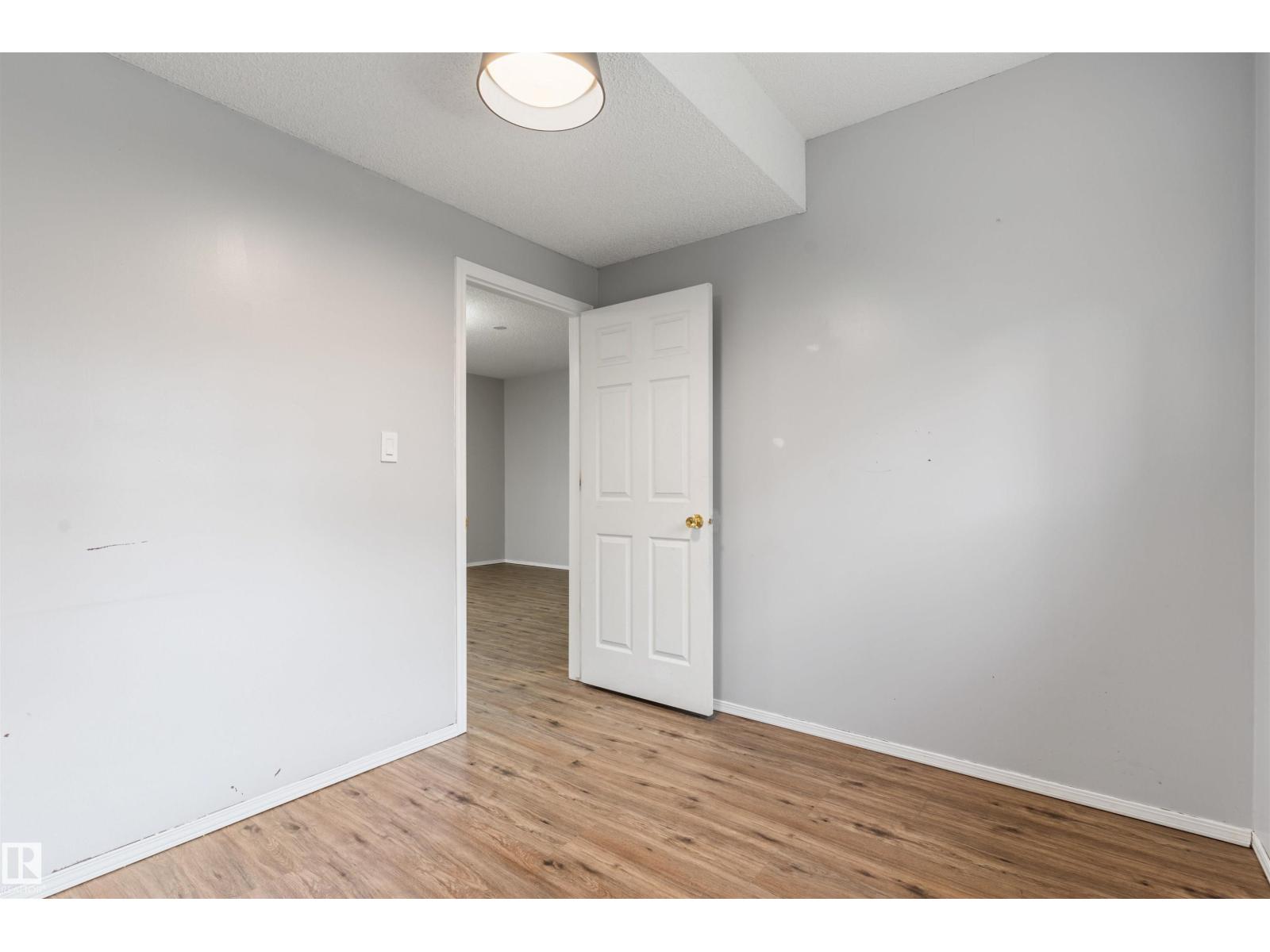 421 BLACKBURN DR E SW - 37