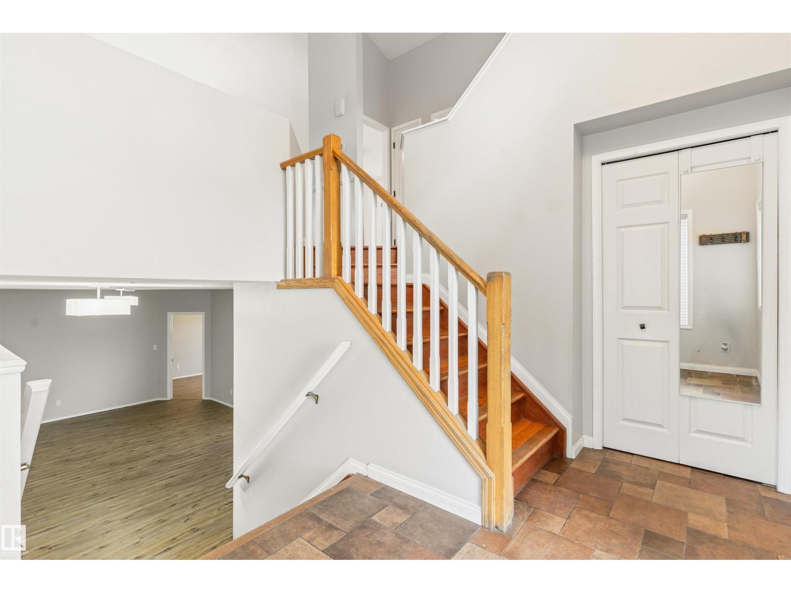 421 BLACKBURN DR E SW - 4