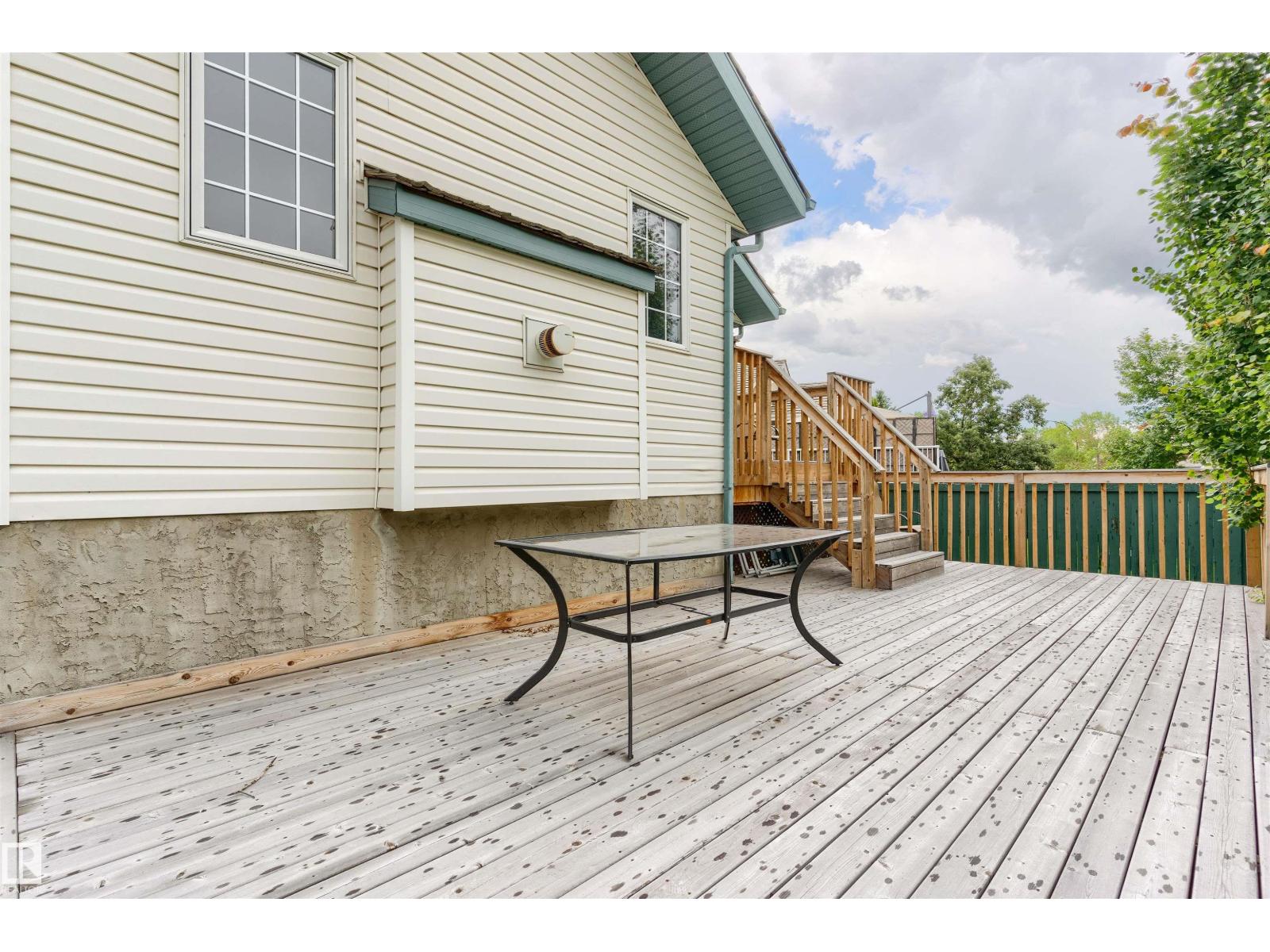 421 BLACKBURN DR E SW - 40