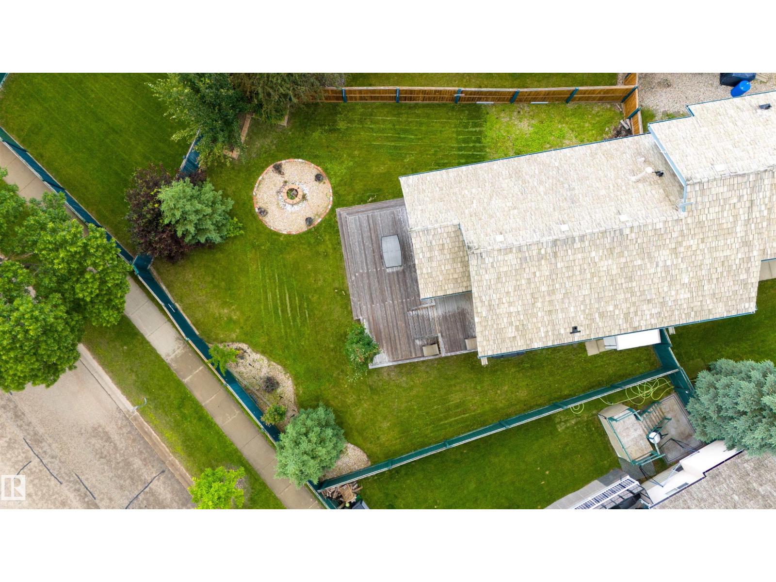 421 BLACKBURN DR E SW - 46