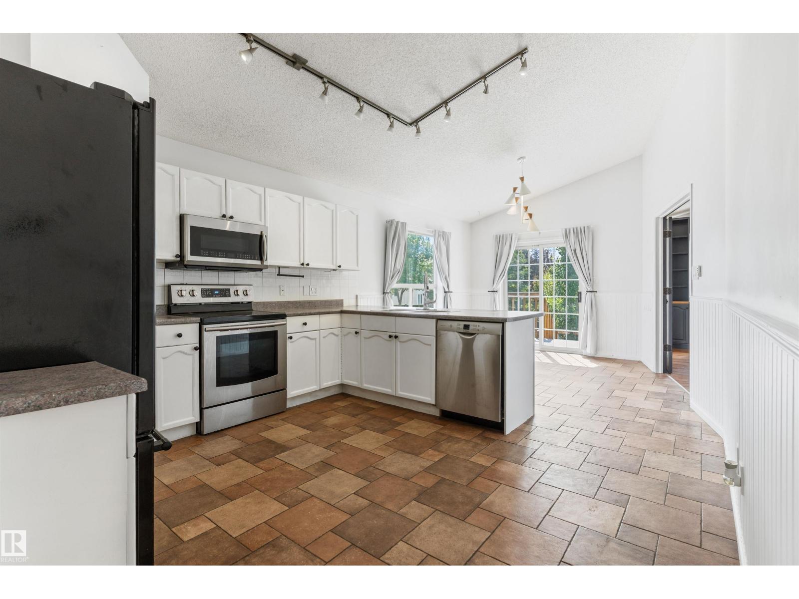 421 BLACKBURN DR E SW - 7