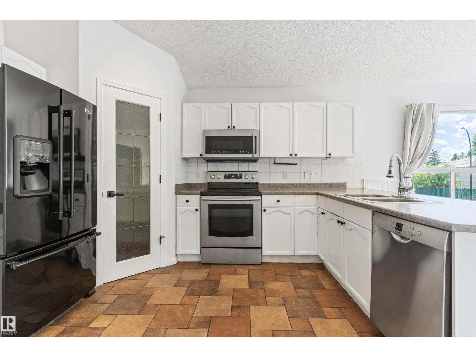 421 BLACKBURN DR E SW - 8