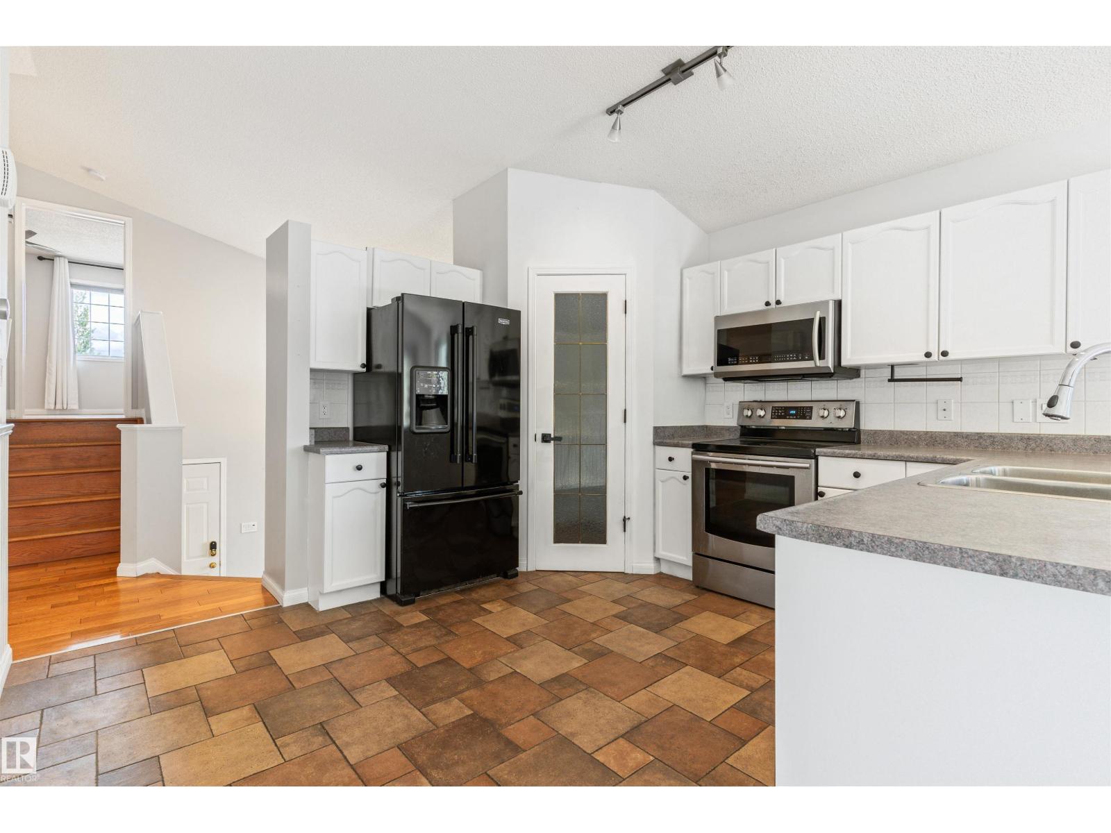421 BLACKBURN DR E SW - 9