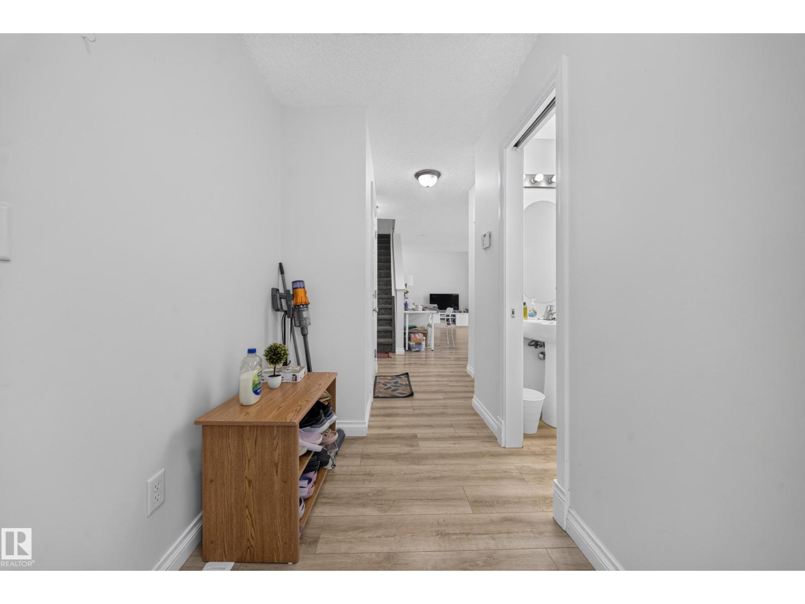 #32 12050 17 AV SW - 23
