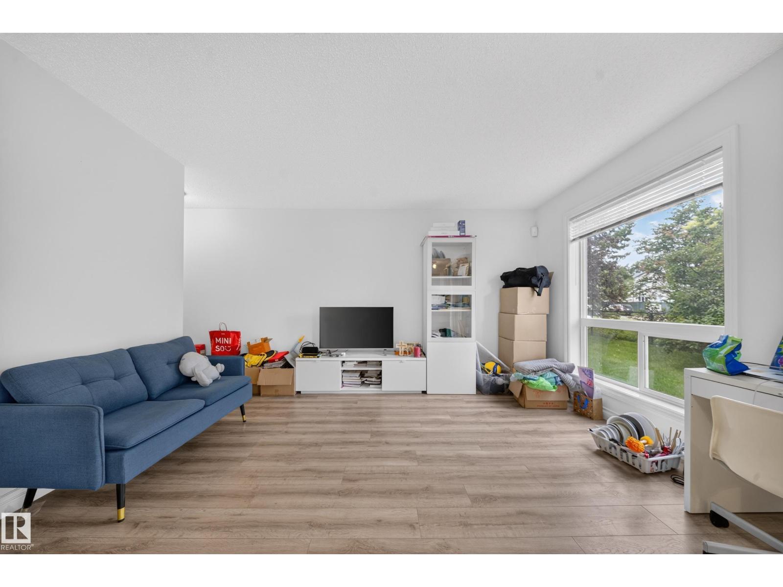 #32 12050 17 AV SW - 26