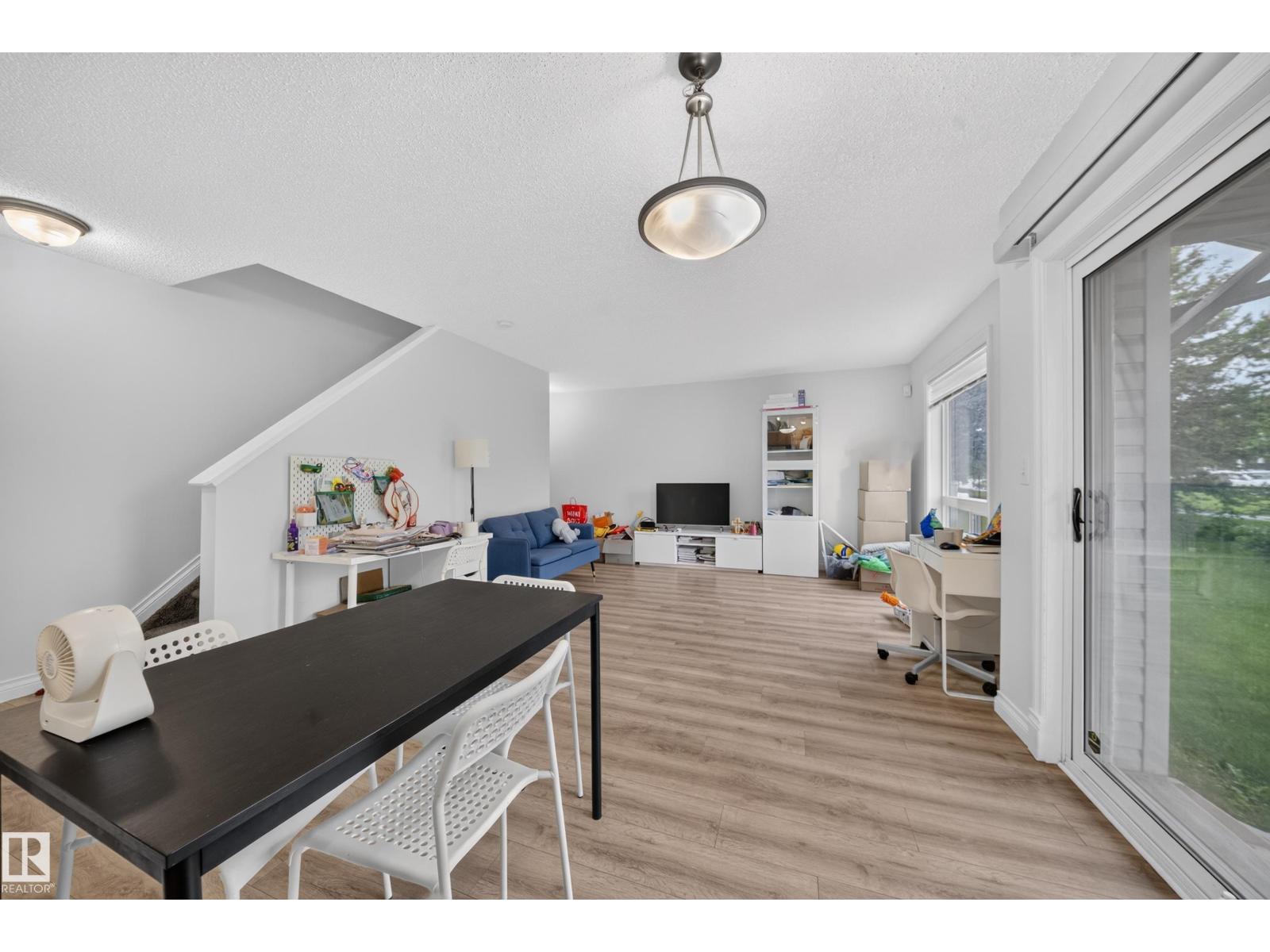 #32 12050 17 AV SW - 31