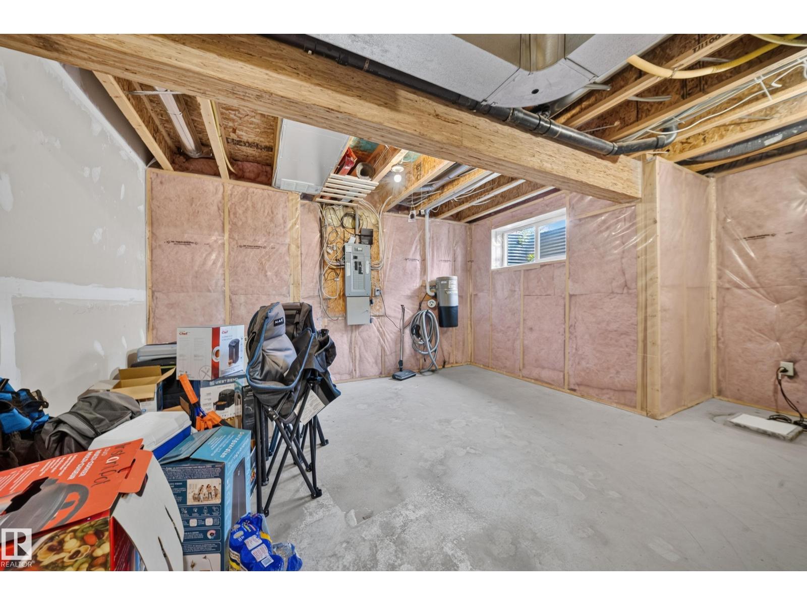 #32 12050 17 AV SW - 36