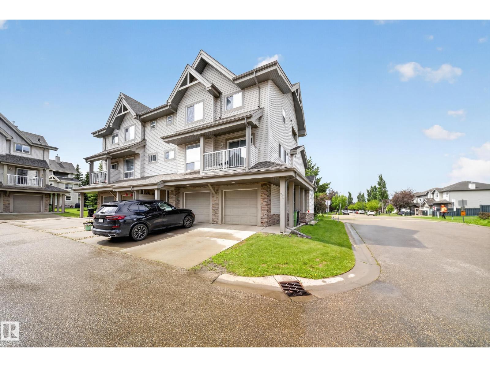 #32 12050 17 AV SW - 42