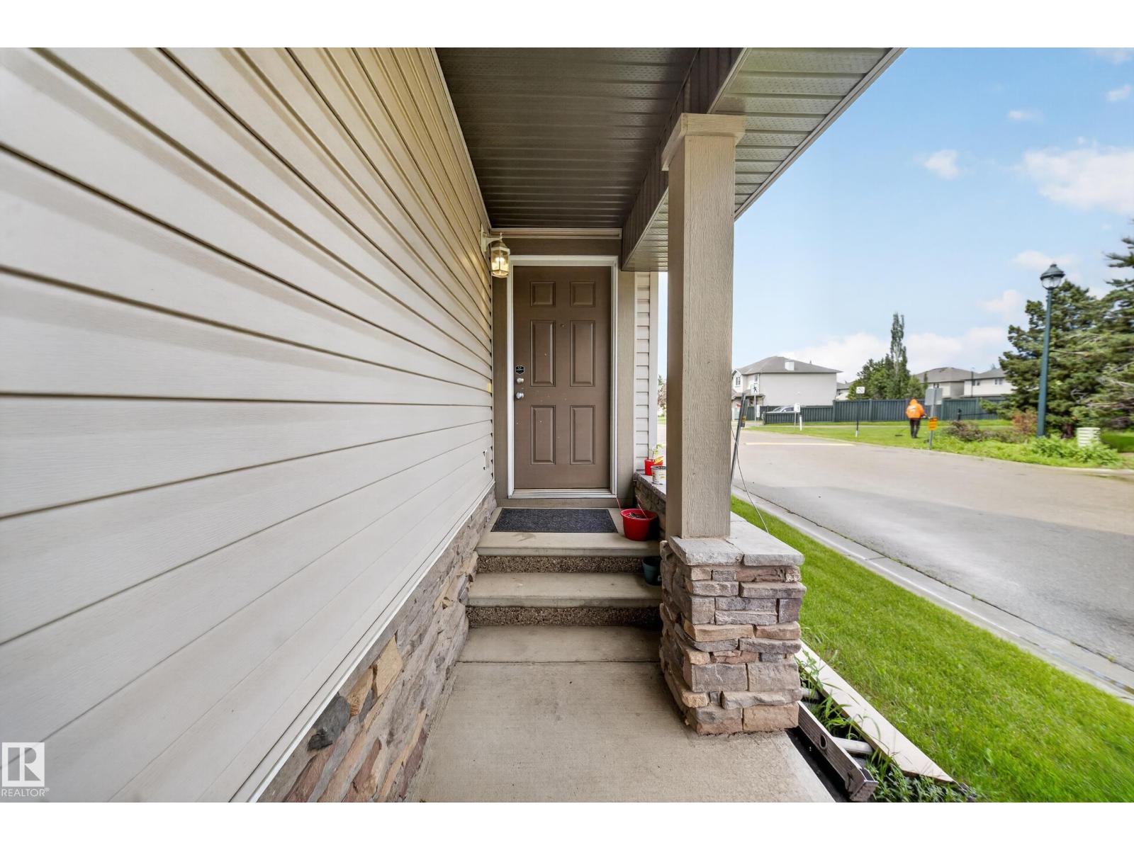 #32 12050 17 AV SW - 45