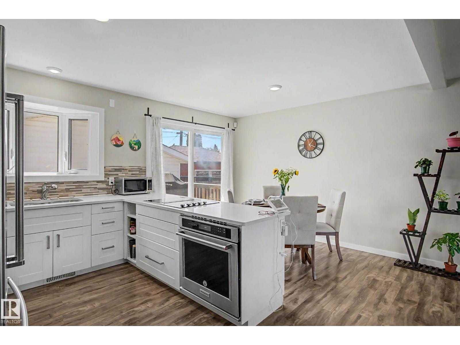 5407 106 AV NW - 10