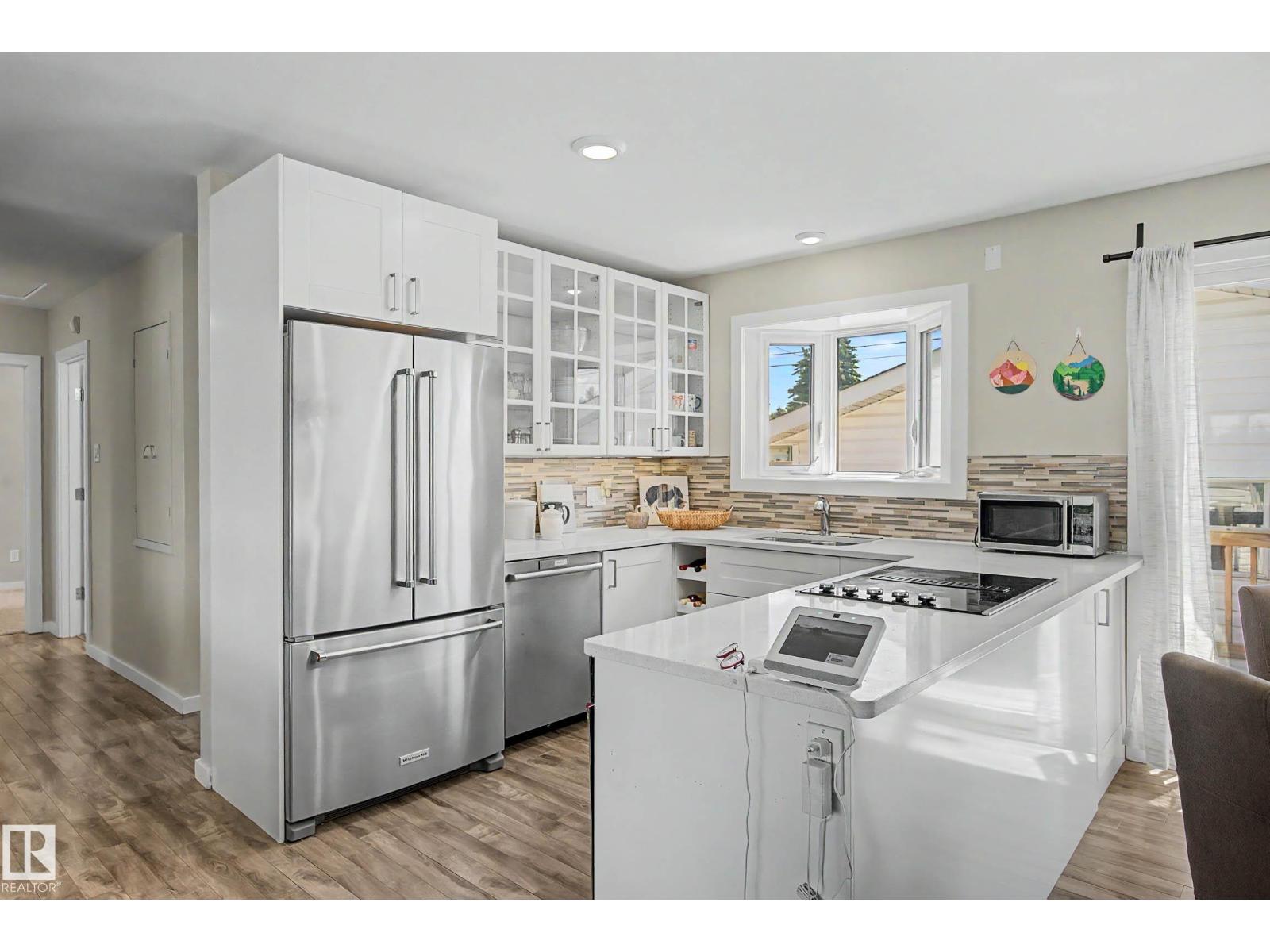 5407 106 AV NW - 12
