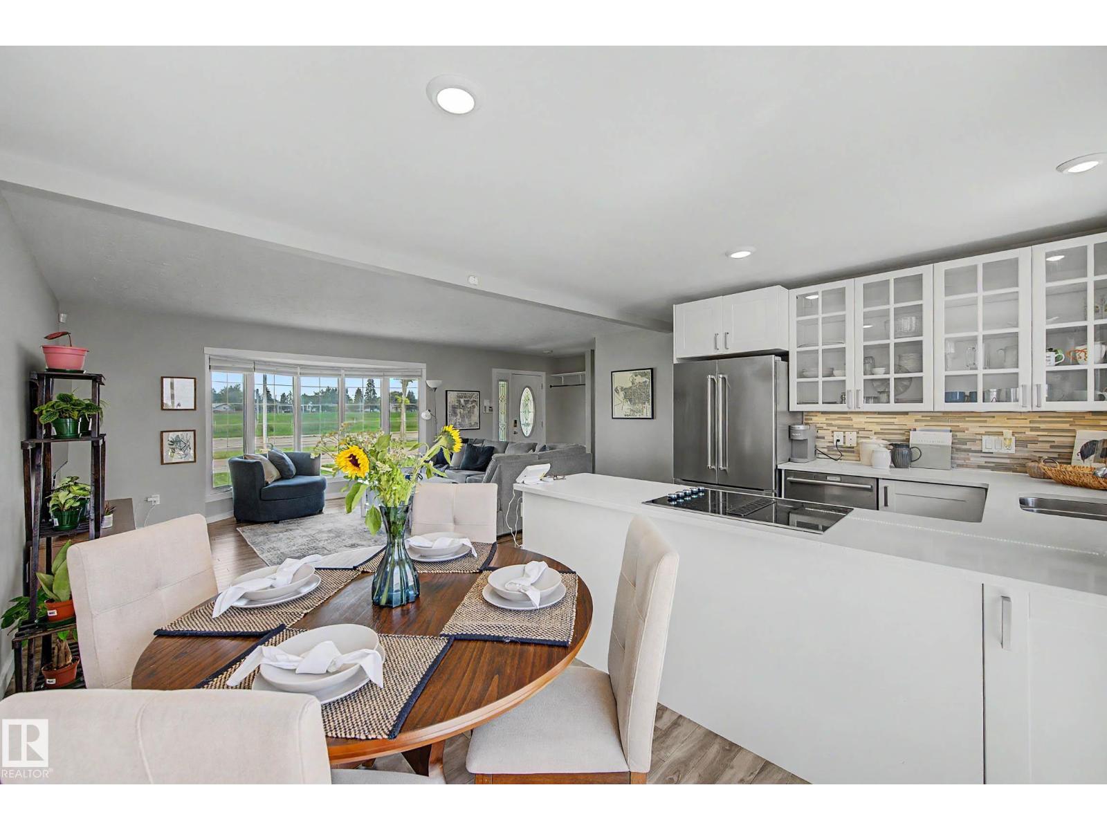 5407 106 AV NW - 14