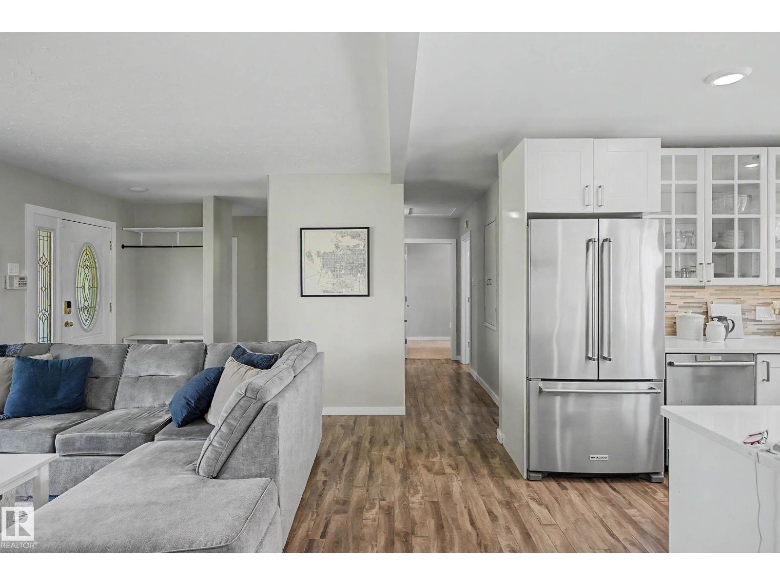 5407 106 AV NW - 15