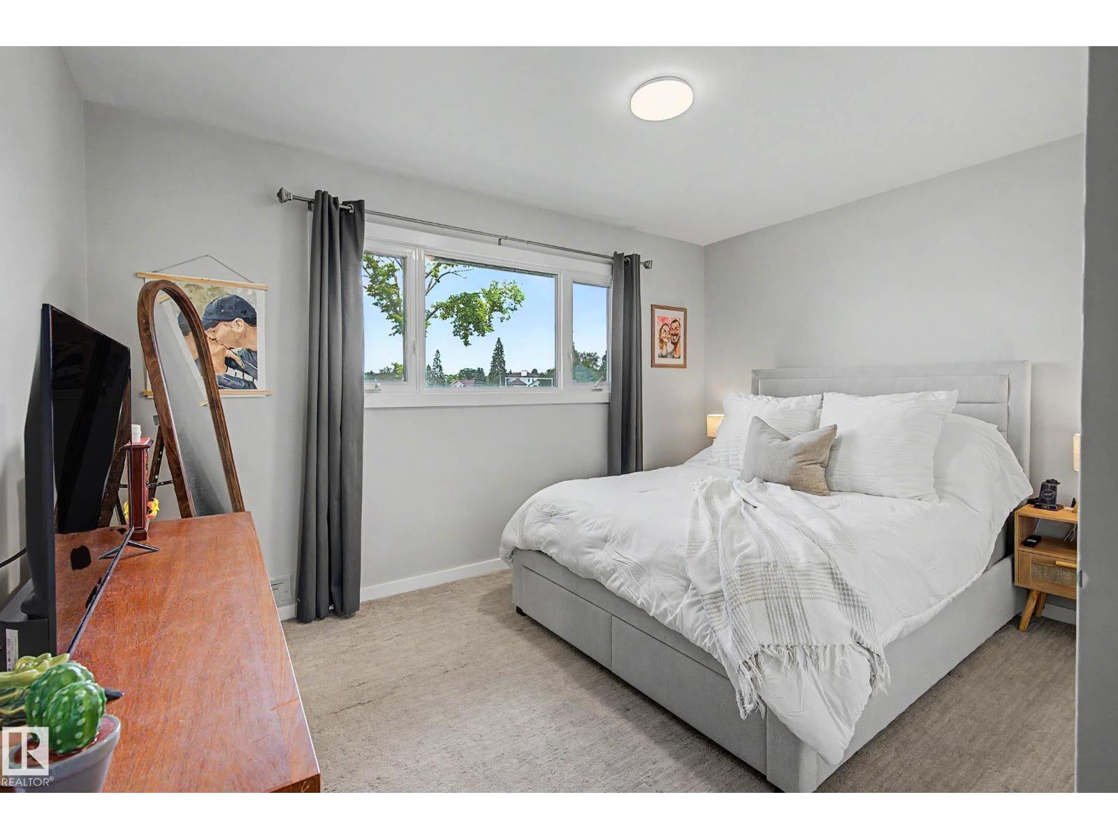 5407 106 AV NW - 16