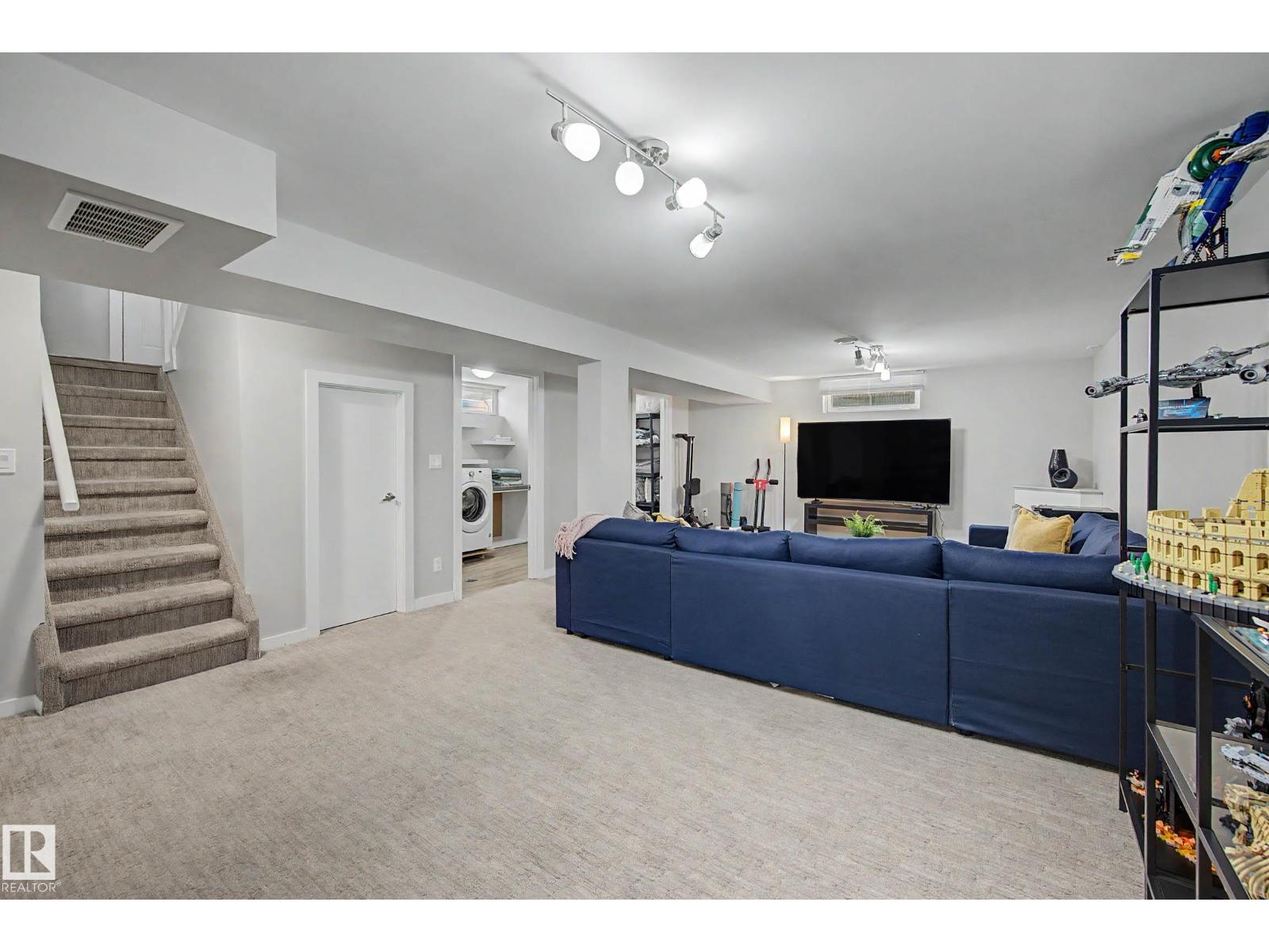 5407 106 AV NW - 24
